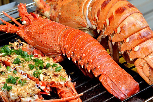 Ăn hải sản dễ gây dị ứng.